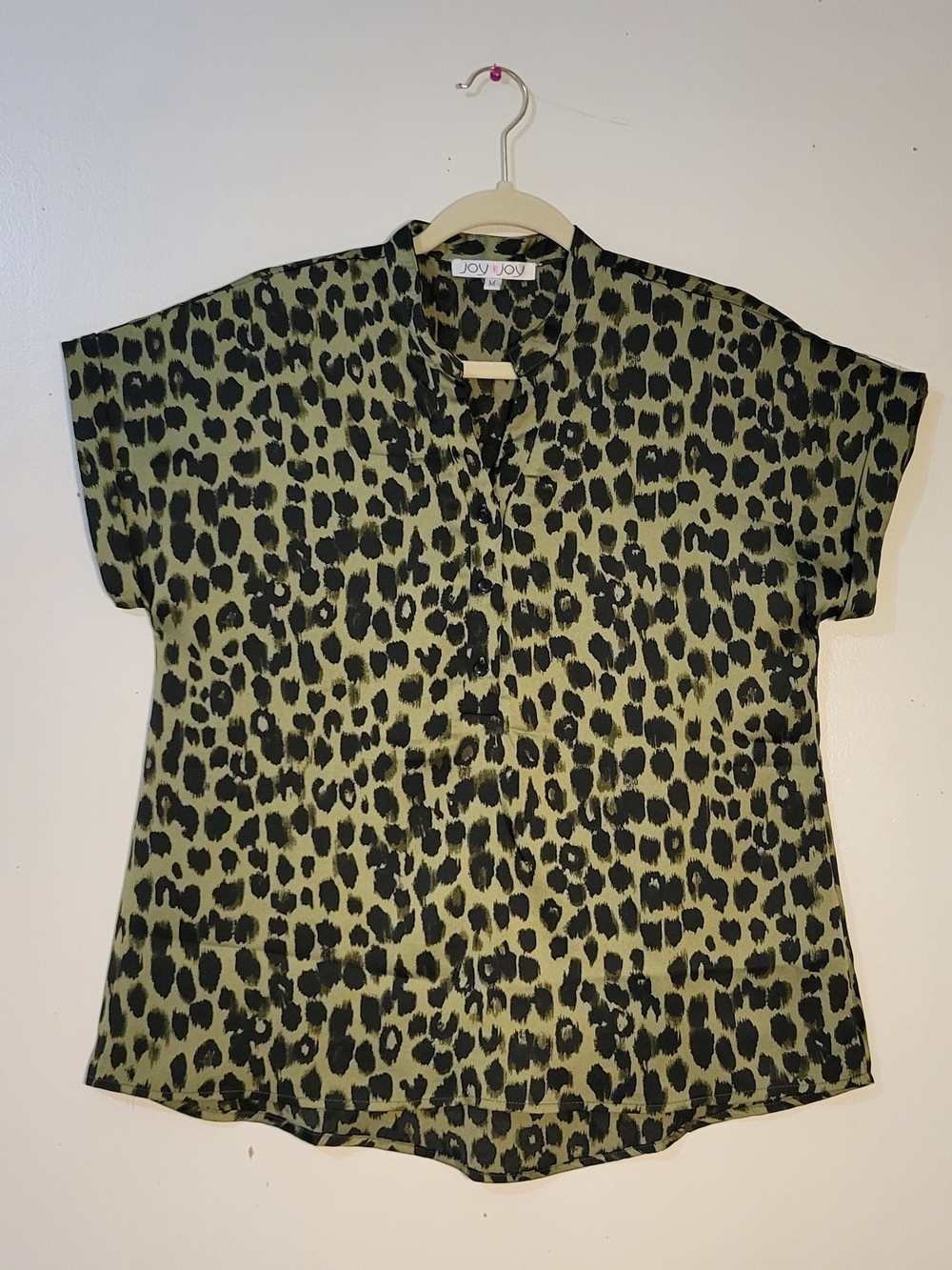 Joy Joy (Women's M) Olive Green Leopard Print V-neck Short Sleeve Blouse